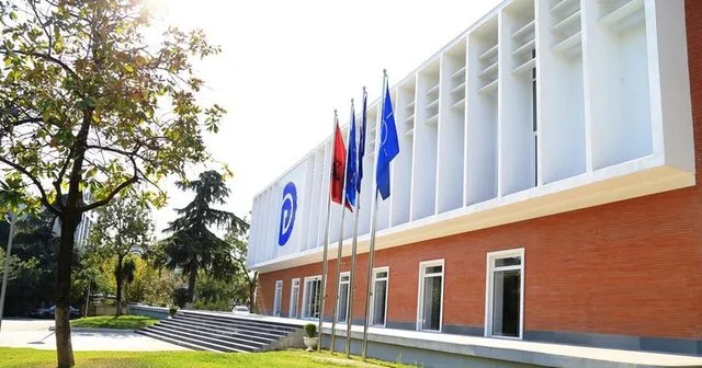 PD akuza qeverisë: I shpalli “luftë” drejtësisë, u bllokon pagat gjyqtarëve dhe prokurorëve