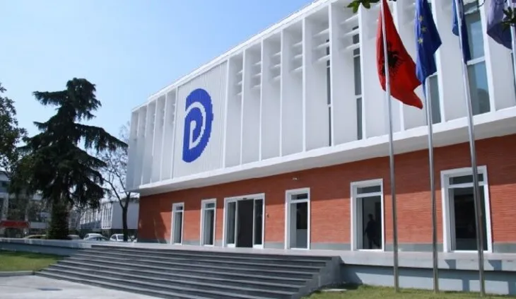 PD depoziton ligjin për ndarjen territoriale të vendit: 100 bashki dhe 12 qarqe