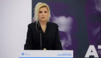 PD: Spahiu bën premtime në parlamenti, por dyert e Ministrisë mbeten të mbyllura për qytetarët