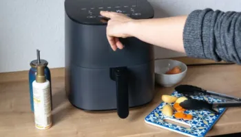 Përdorni fritezën me ajër? Këto 7 gabime mund t’ju rrezikojnë shëndetin