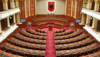 Përfundojnë pushimet, nis nesër sesioni i ri parlamentar, në fokus “Territorialja” dhe “Zgjedhorja”…