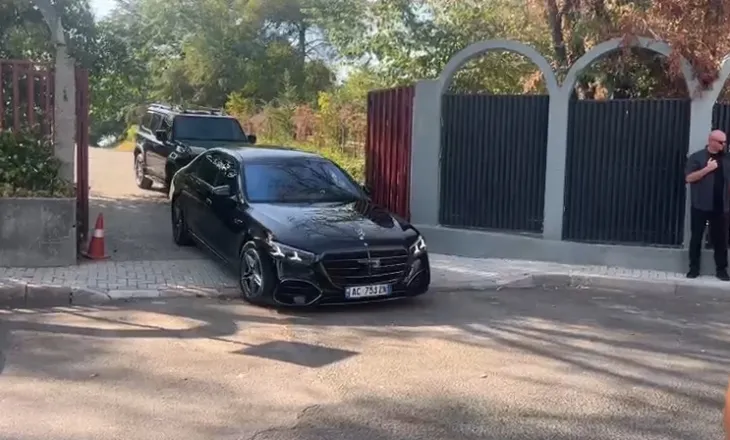 Përfundon mbledhja e Ramës me ministrat dhe drejtuesit politikë, kryeministri largohet nga “Vila e Kuqe”