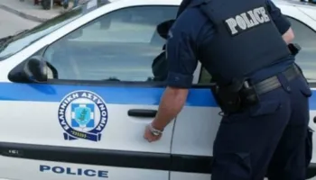 Përleshje masive në Athinë/ 40-vjeçari plagoset me thikë, arrestohet edhe një shqiptar