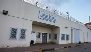 Përleshje mes shqiptarëve dhe algjerianëve në burgun grek, 6 të plagosur