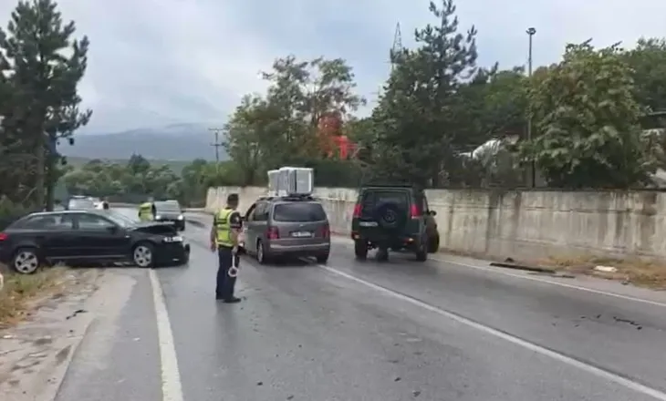 Përplasen dy automjete në Shupenzë, dy persona të plagosur