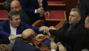 Përplasja në Kuvend mes Sinajt dhe Nallbatit, nesër shqyrtohet ankimi i deputetit socialis në Apel
