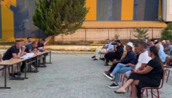 Përplasja në Rrajcë për hartën e Përrenjasit, banorët braktisin dëgjesën