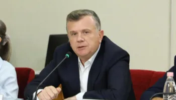 Përplasja te Konferenca e Kryetarëve për rrogat e magjistratëve, Balla opozitës: Ne nuk protestojmë si ju kundër gjykatave, respektojmë Kushtetuesen