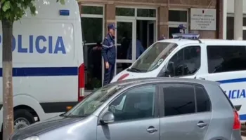 PËRPLASJE E PËRGJAKSHME NË HAS/ Plagoset me armë 29-vjeçari, policia vihet në ndjekje të autorit