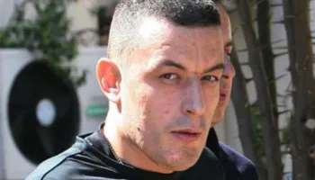 Përplasje me njolla gjaku në Athinë, del në skenë si autor Alket Rizai, shpallet në kërkim