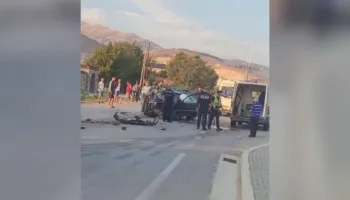 Përplasje mes dy makinash në aksin Kuçovë-Berat, dy persona të plagosur