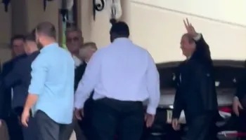 Përplasje në SHBA! Militantët e Berishës dhunojnë  protestuesit, ndërhyn policia amerikane (VIDEO)
