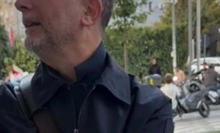 Përplasje në takimin e “Pranisë besnike”, aktivistja përballë Erion Braçes: Pensionistët i dalin në mbrojtje deputetit (VIDEO)