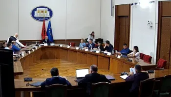Përplasje për Territorialen te Ligjet, PD kundër draftit të PS, braktis mbledhjen: Po bëni ndryshime pa pyetur qytetarët! Manja: S’i marrim dot kompetencat e Kuvendit