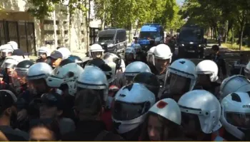 Përplasjet me policinë në protestë, 17 qytetarë janë shoqëruar në komisariate