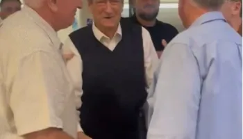 ‘Përtej oqeanit’/ Berisha mbërrin në SHBA, shqiptarët i japin mirëseardhjen e ngrohtë kryetarit të PD-së