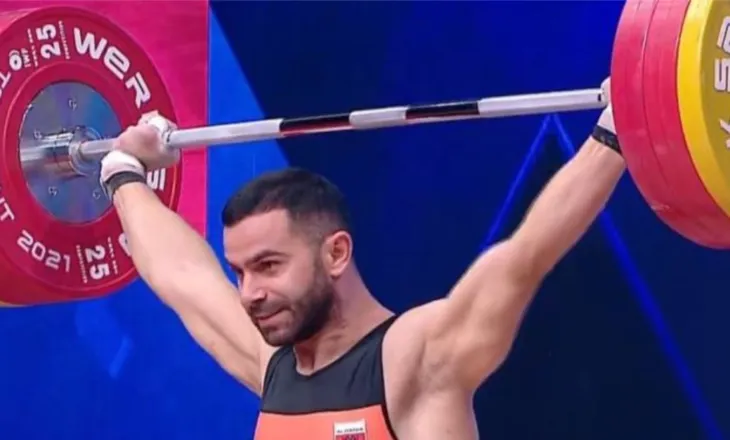 Peshëngritësi Briken Calja shkëqen në Taranto, rekord mesdhetar dhe medalje të artë për Shqipërinë…