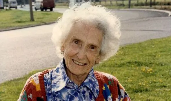 Phyllis Pearsall gruaja që e përshkoi Londrën për të krijuar hartën