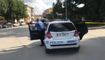 Plaçkitën dy biznese në Korçë, kamerat tradhtojnë “skifterët”! Arrestohet 18-vjeçari, shpallet në kërkim shoku i tij