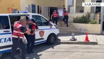 Plagosën me thika dy vëllezër në Sarandë, arrestohen në flagrancë 3 të rinjtë