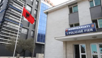 Plagosi me drapër babanë e ish-bashkëjetueses, arrestohet autori