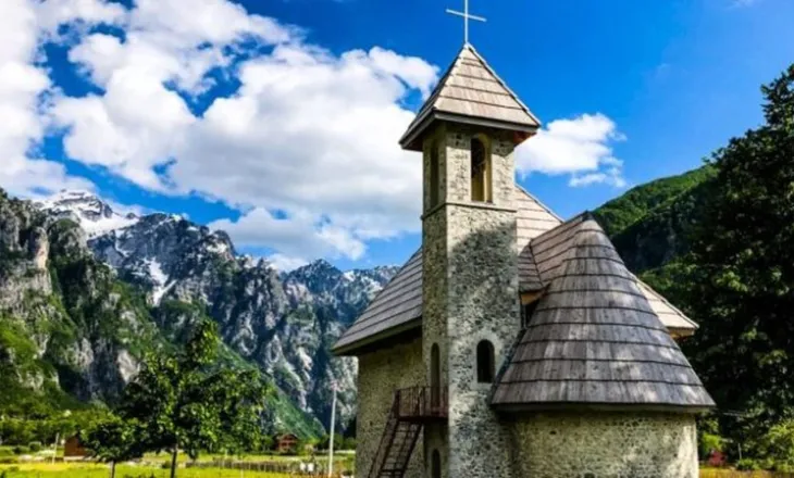 Po “largohen” nga bregdeti? Turistët tani duan malet, natyrën dhe historinë