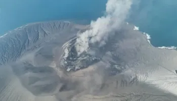 Po mbulonin ngjarjen e shpërthimit të vullkanit në Indonezi, zhduken 5 gazetarë!