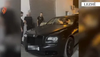 Policia e Lezhës bllokon makinën luksoze “Rolls-Royce”, nis hetimi pasuror për pronarin me banim në Britani: S’kishte dokumentacion!