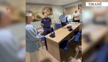 Policia kap “skifterin” që i vodhi çantën shtetases gjermane te Liqeni Artificial