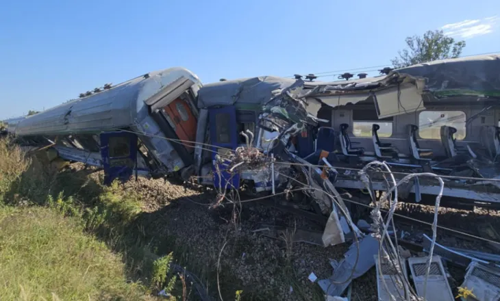 Poloni/ Treni përplaset me betonieren, 1 i vdekur dhe 20 të plagosur