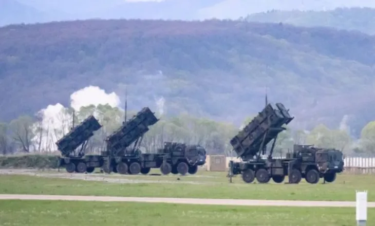 Polonia ofrohet ‘të strehojë’ fabrikën e sistemeve “Patriot” për Ukrainën