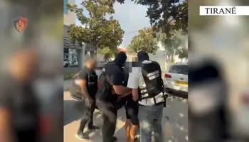 Porositi 4.6 kg kanabis nga SHBA për t’i shitur në Tiranë, arrestohet 20-vjeçari