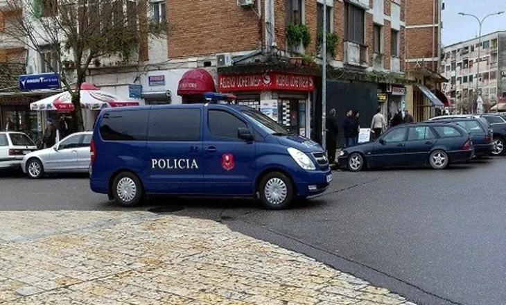 Prangoset i riu në Shkodër, dyshohet për disa vjedhje, Policia i gjen edhe drogë