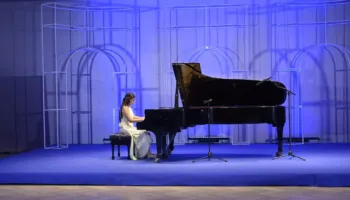 “Prelud i një rruge”, Norena Gaxha prezanton talentin e saj në piano