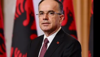 Presidenti Begaj dekreton shkarkimin e Vlora Hysenit