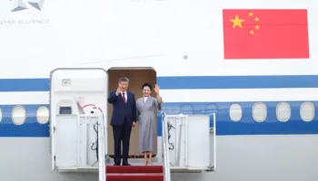 Presidenti kinez Xi Jinping mbërrin në Uashington, nis vizitën shtetërore në ShBA