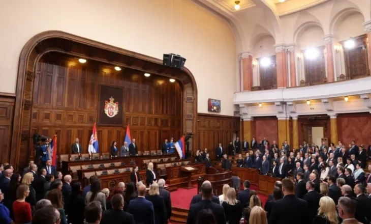 Presidenti Vuçiç shpërndan Parlamentin në Serbi, shpall zgjedhje të parakohshme më 25 tetor