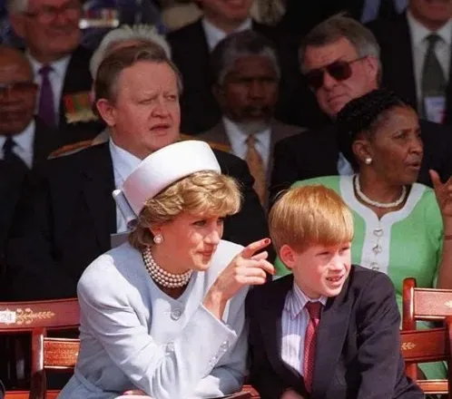Princ Harry po shqyrton një dokumentar për Princeshë Dianën në prag të 30-vjetorit të vdekjes së saj