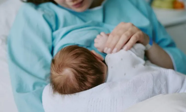 Prindërit por refuzojnë gjithmonë e më shumë Vitaminën K, për mjekët rreziqet janë vdekjeprurëse