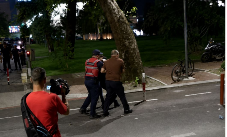 Procedohen 20 protestues, Policia: Bllokuan rrugët e Tiranës dhe prishën qetësinë publike