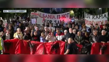 Protesta e 120-të kundër Ramës, qytetarët marshojnë nga Sheshi Skëndërbej drejt Kryeministrisë