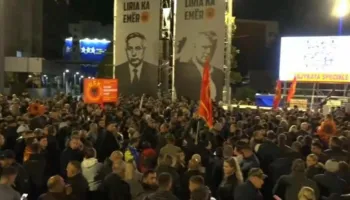 Protesta e 15-të në Prishtinë! Mijëra qytetarë kërkojnë drejtësi për ish-drejtuesit e UÇK-së