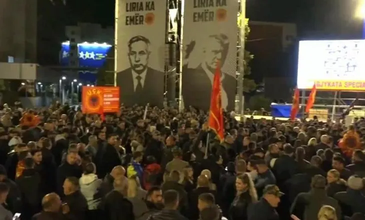 Protesta e 15-të në Prishtinë! Mijëra qytetarë kërkojnë drejtësi për ish-drejtuesit e UÇK-së