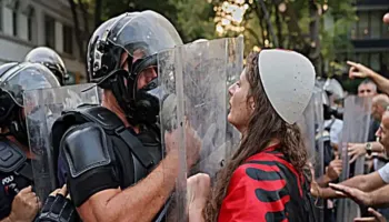 Protesta e bllokimi i rrugëve në Tiranë, vetëm një në pranga, lihen të lirë 19 persona