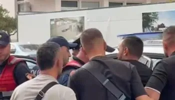 Protesta kundër Ramës në Vlorë, shoqërohet një prej organizatorëve (EMRI + VIDEO)