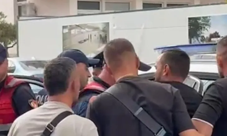 Protesta kundër Ramës në Vlorë, shoqërohet një prej organizatorëve (EMRI + VIDEO)