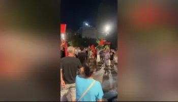 Protesta ndahet në dy grupime, bllokohet qarkullimi i mjeteve në kryqëzimin e urës së Lanës