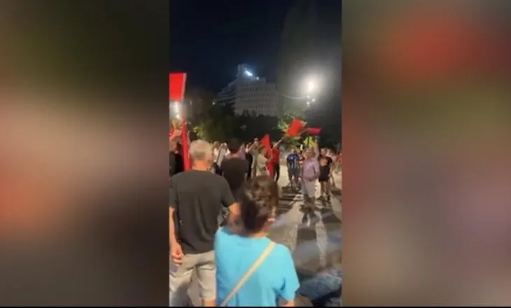 Protesta ndahet në dy grupime, bllokohet qarkullimi i mjeteve në kryqëzimin e urës së Lanës