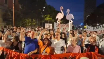Protesta në ditën e 100-të, paralajmërohet rrethimi i Kryeministrisë përsëri!