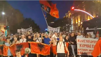 Protesta në ditën e 112-të/ Rama jepe dorëheqjen: Ju vidhni  në spitale, ju vidhni në pensione…
